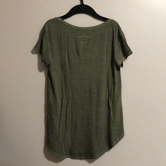 ✨2/$10✨ American Eagle Floral Dark Army Green V-Neck Tee - Picture 3 of 6